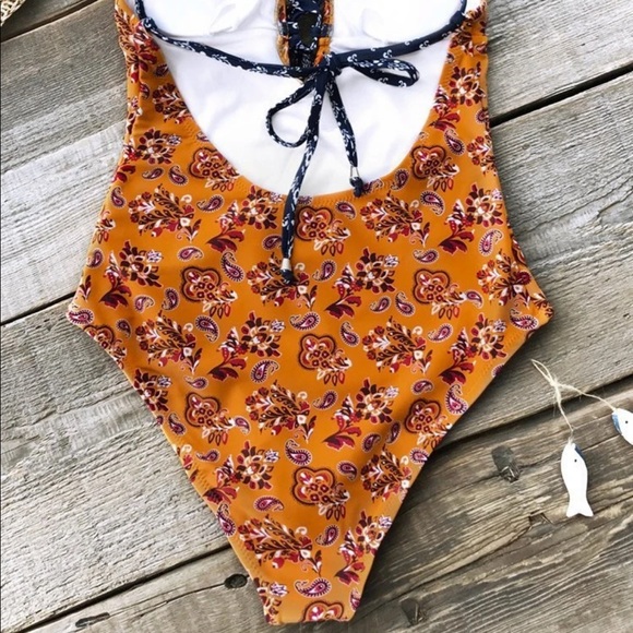 Cupshe Swimsuit - Picture 4 of 4